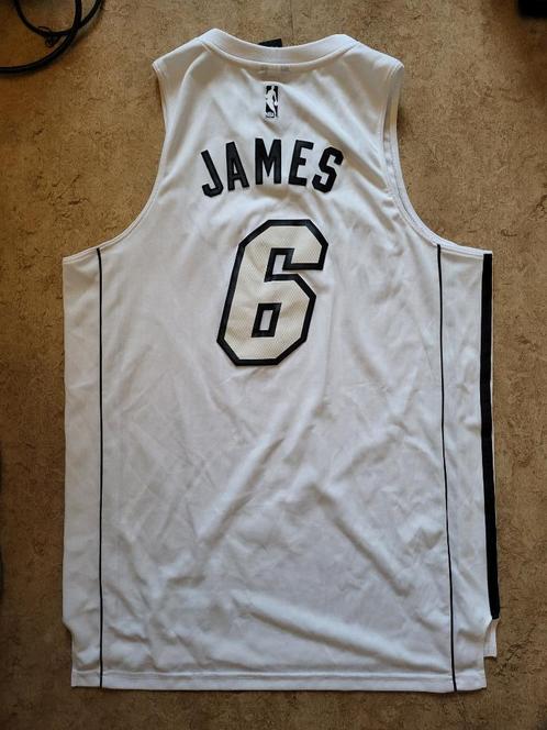 NBA LeBron James Heat (White Hot) shirt Adidas (L), Sport en Fitness, Basketbal, Gebruikt, Kleding, Ophalen of Verzenden