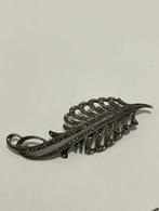 Antieke broche van marcasietblad, Handtassen en Accessoires, Antieke sieraden, Ophalen, Zilver, Broche