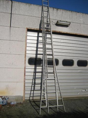 Uitschuifbare aluminium ladder. beschikbaar voor biedingen