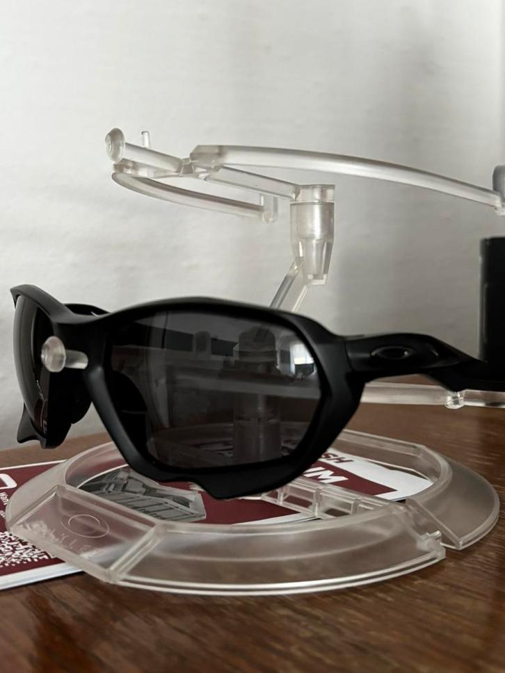 Oakley Plaza, Bijoux, Sacs & Beauté, Lunettes de Soleil & Lunettes | Hommes, Comme neuf, Lunettes de soleil, Oakley, Noir, Enlèvement ou Envoi