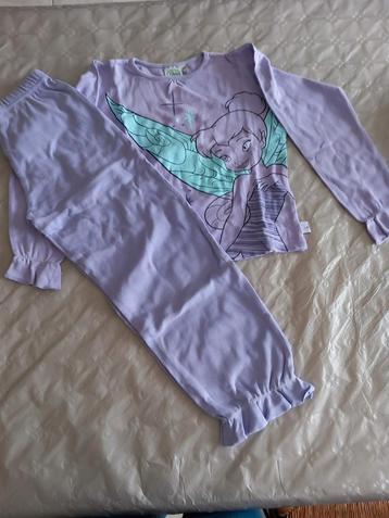 Lichtpaarse warme pyjama Tinkerbell 116/122, goede staat beschikbaar voor biedingen