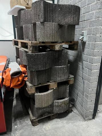 Stappelbare sier bloembakken in beton beschikbaar voor biedingen
