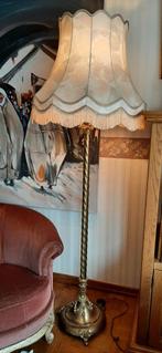 Antieke vloerlamp op gebeeldhouwde messing voet, Antiek en Kunst, Ophalen