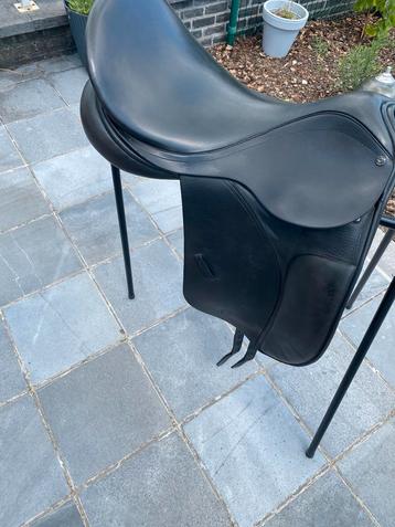 County dressuurzadel 18,5 inch beschikbaar voor biedingen