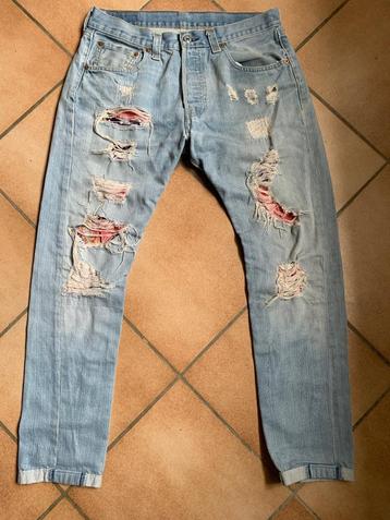 Levis 501 jeans bleu W32 (L34) raccourci, délavé pré-troué