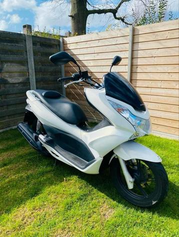 Honda pcx 125cc / Nieuwstaat / 5000 km !, Motoren, Scooter, Particulier, 125 cc