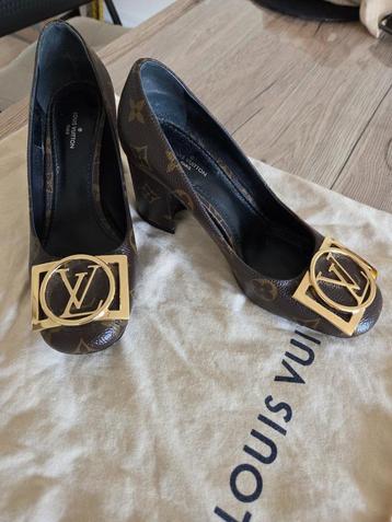 Louis Vuitton dames schoenen beschikbaar voor biedingen