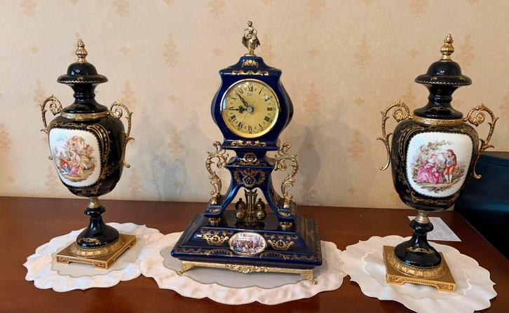 Klokkenstel Kobaltblauw Porselein & Goud, Antiek en Kunst, Antiek | Klokken, Ophalen