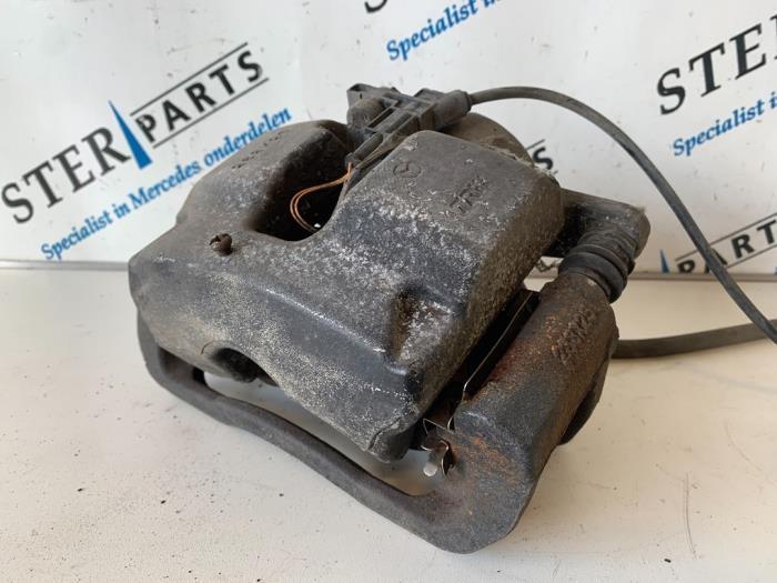 Remklauw (Tang) rechts-voor van een Mercedes C-Klasse, Auto-onderdelen, Remmen en Aandrijving, Mercedes-Benz, Gebruikt, 3 maanden garantie