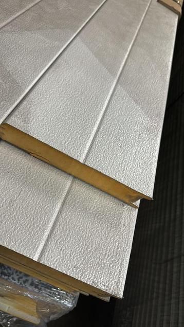 Lot nieuwe Sandwichpanelen 27m2 beschikbaar voor biedingen