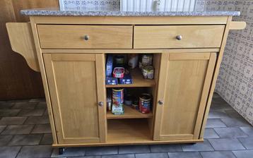 Grote trolley met wielen beschikbaar voor biedingen