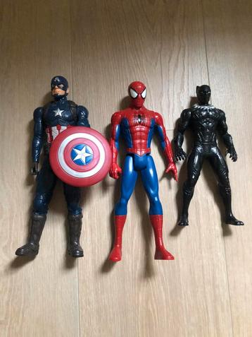 3 superhelden spiderman, captain america, black panther beschikbaar voor biedingen