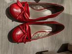 Prachtig rode dames schoenen, Gedragen, Pumps, Ophalen, Rood