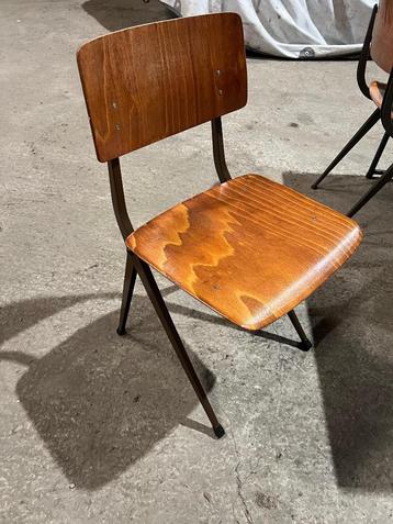 Vintage retro stoelen  beschikbaar voor biedingen