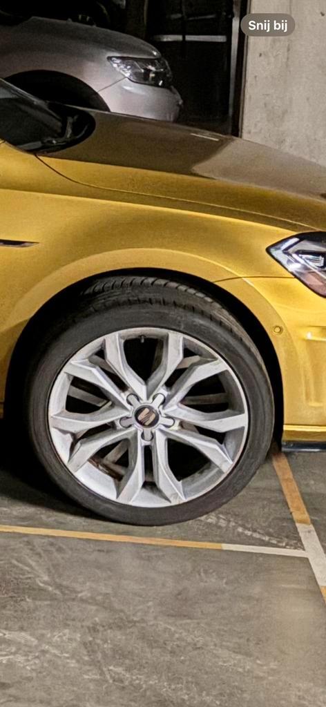 Te koop: Set winterbanden met velgen – bijna nieuw!, Auto-onderdelen, Banden en Velgen, Banden en Velgen, Winterbanden, 18 inch