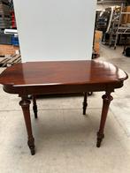 Table en acajou, Enlèvement