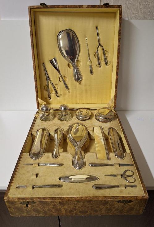 antiek  koffer met manicure en pedicure set, Antiek en Kunst, Antiek | Glaswerk en Kristal, Ophalen