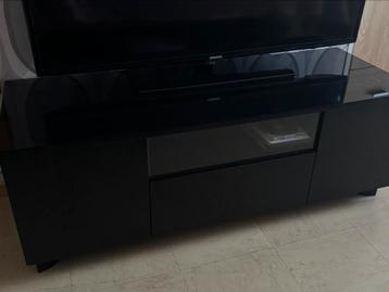 Zwarte tv kast beschikbaar voor biedingen