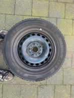 Winterbanden met velgen en sierschijven. Golf 7 Rline, Auto-onderdelen, Banden en Velgen, Ophalen, Winterbanden, Velg(en)