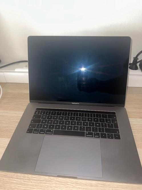 MacBook Pro 2018 met touchbar - Space grey - 15,4 inch, Computers en Software, Apple Macbooks, Zo goed als nieuw, MacBook Pro