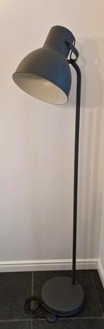 Lampe sur pied, Enlèvement