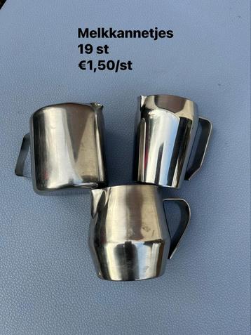 18 stuks inox melkkannetjes beschikbaar voor biedingen