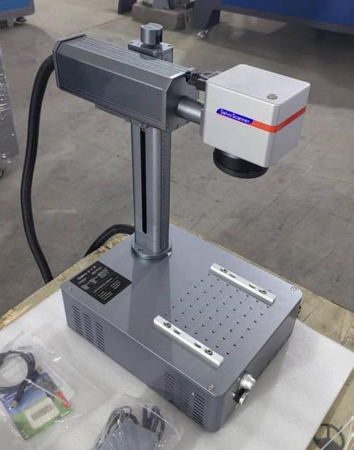 Machine Laser Fibre 30w Metal avec Logiciel NEUVE, Articles professionnels, Machines & Construction | Industrie & Technologie