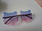 Kinderzonnebril poesvorm, Kinderen en Baby's, Kindermode-accessoires, Ophalen of Verzenden, Zo goed als nieuw