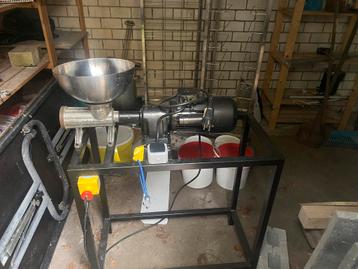 Boilie machine + toebehoren beschikbaar voor biedingen