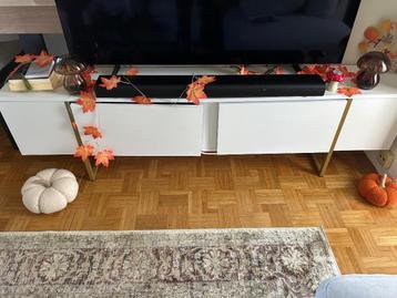 GEMEUBILEERDE TV  beschikbaar voor biedingen