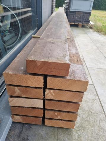 Hardhouten balken 10x3.85m; 1x5.0m beschikbaar voor biedingen