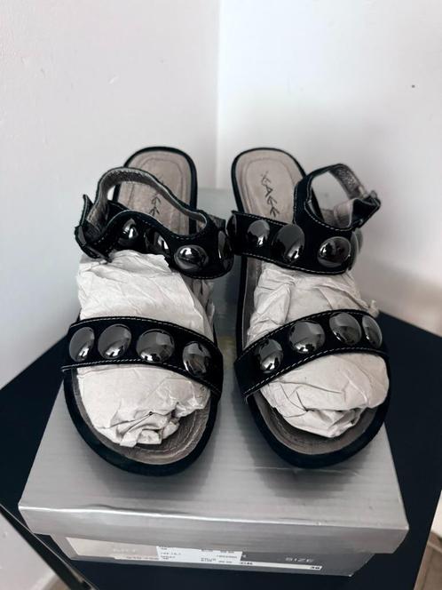 Elegante & Feestelijke Sandalen met Metallic Bolstuds | 38, Kleding | Dames, Schoenen, Zo goed als nieuw, Sandalen of Muiltjes