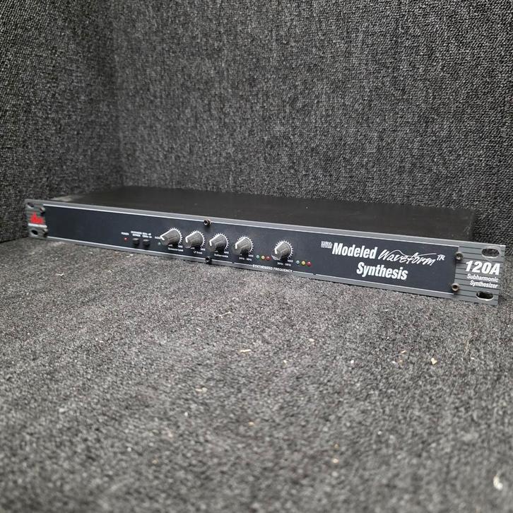 DBX 120A bassbooster, Audio, Tv en Foto, Luidsprekerboxen, Zo goed als nieuw, Ophalen of Verzenden