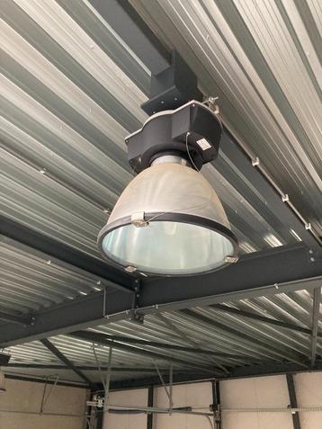 Industriele kloklampen beschikbaar voor biedingen