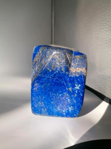 pierre naturelle de lapis-lazuli. 