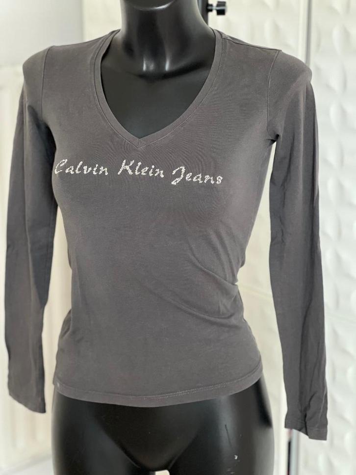 Sweat-shirt Calvin Klein jeans pour femme : Taille Xs, Kleding | Dames, T-shirts, Zo goed als nieuw, Ophalen
