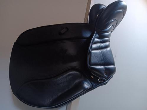 Veelzijdigheid zadel 17 inch, Dieren en Toebehoren, Paarden en Pony's | Zadels, Zo goed als nieuw, Ophalen