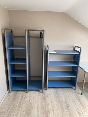 Kleerkast of boekenrek beschikbaar voor biedingen