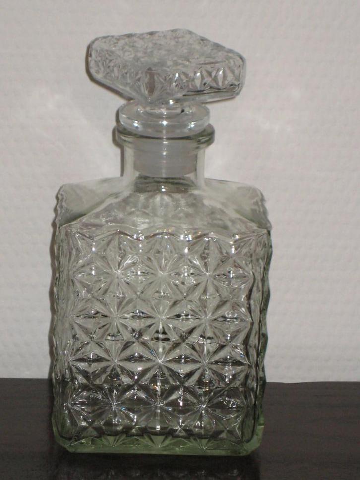 Decoratieve glazen karaf voor sterke drank, Huis en Inrichting, Keuken | Servies, Zo goed als nieuw, Overige typen, Glas, Ophalen of Verzenden