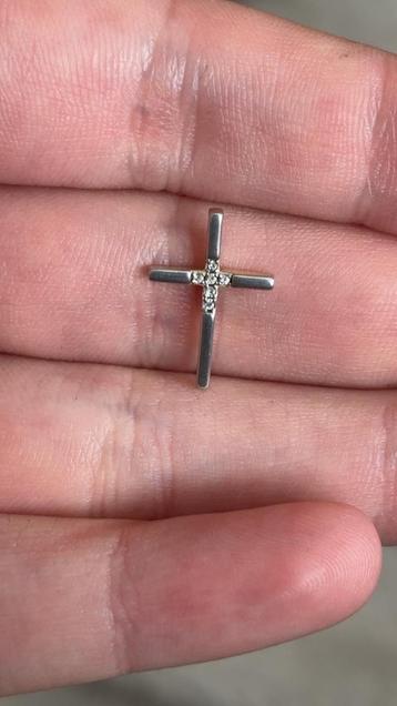 Kruisjes ketting beschikbaar voor biedingen