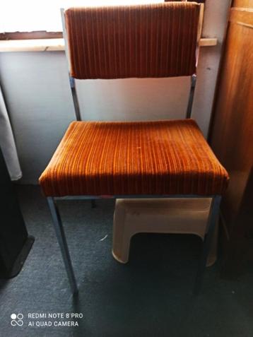 retro stoelen 2 stuks oranje bekleding beschikbaar voor biedingen