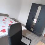Berchem: Twee kamers te huur in een volledig gerenoveerd app, 50 m² of meer, Brussel