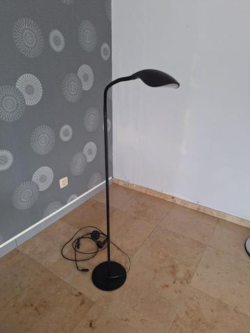 leeslamp beschikbaar voor biedingen