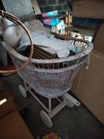 Wieg 80 jaar oud met bekleding, Kinderen en Baby's, Babywiegjes en Ledikanten, Ophalen, Zo goed als nieuw, Wieg