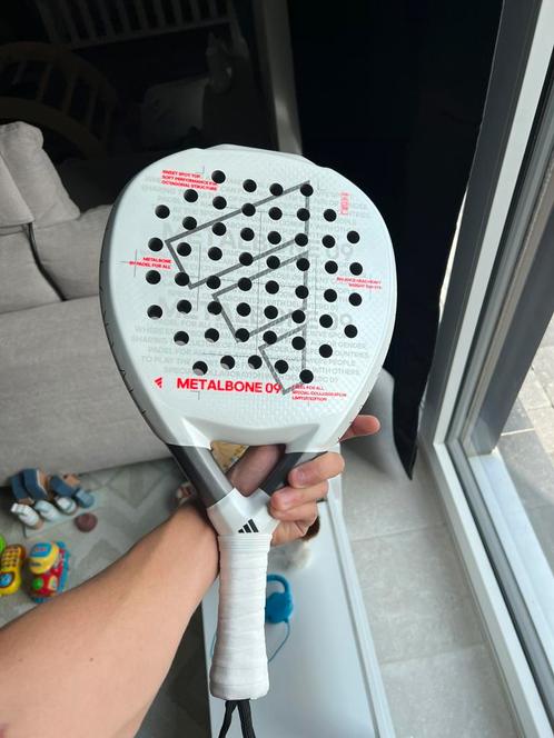 Adidas metalbone 09 gloednieuw, Sport en Fitness, Padel, Zo goed als nieuw, Ophalen of Verzenden