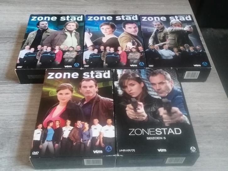 Dvd boxen : zone stad : seiz 1 tem 5, Cd's en Dvd's, Dvd's | Nederlandstalig, Zo goed als nieuw, Tv fictie, Actie en Avontuur