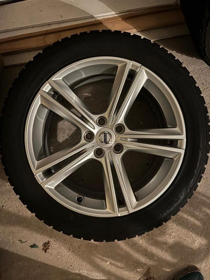 Winterbanden en velgen Volvo V90/S90 245 45 R18 18inch, Auto-onderdelen, Banden en Velgen, Velg(en), Winterbanden, 18 inch, 245 mm