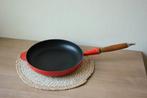 Le Creuset steelpan 26 cm rood, Huis en Inrichting, Keuken | Potten en Pannen, Gebruikt, Gietijzer, Ophalen of Verzenden, Keramische plaat