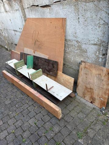 Gratis hout beschikbaar voor biedingen