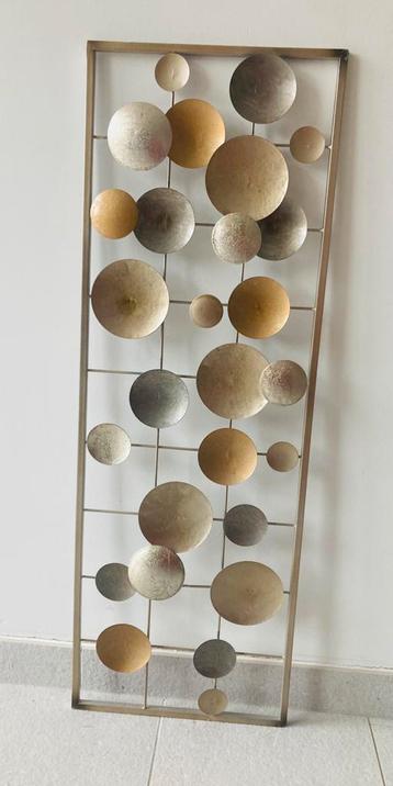 Metalen wanddecoratie beschikbaar voor biedingen
